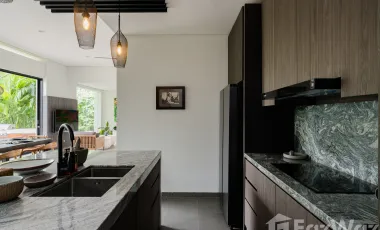 5 Bedroom Villa for sale in Canggu, Bali