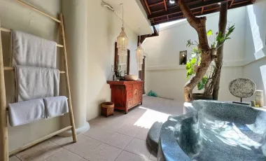 5 Bedroom Villa for sale in Seminyak, Bali
