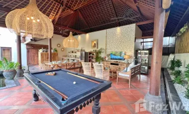 5 Bedroom Villa for sale in Seminyak, Bali
