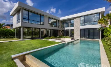 5 Bedroom Villa for sale in Umalas, Bali