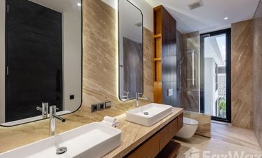 5 Bedroom Villa for sale in Umalas, Bali