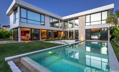 5 Bedroom Villa for sale in Umalas, Bali