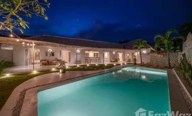 6 Bedroom Villa for sale in Canggu, Bali