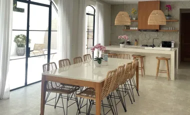 6 Bedroom Villa for sale in Umalas, Bali