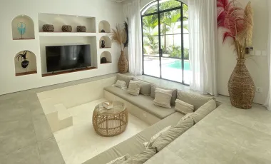 6 Bedroom Villa for sale in Umalas, Bali