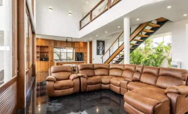 5 Bedroom Villa for sale in Batu Bolong, Bali