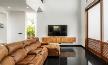 5 Bedroom Villa for sale in Batu Bolong, Bali
