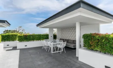 5 Bedroom Villa for sale in Batu Bolong, Bali