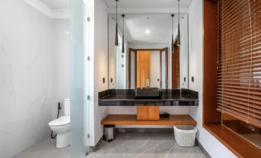 5 Bedroom Villa for sale in Batu Bolong, Bali