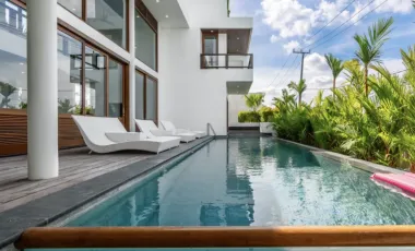 5 Bedroom Villa for sale in Batu Bolong, Bali