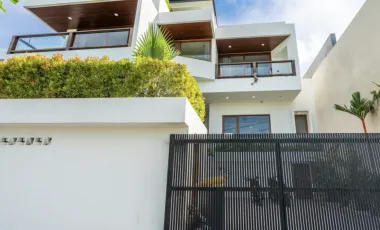 5 Bedroom Villa for sale in Batu Bolong, Bali