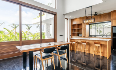 5 Bedroom Villa for sale in Batu Bolong, Bali