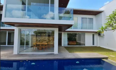 6 Bedroom Villa for sale in Ungasan, Bali