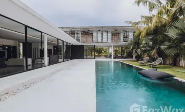 5 Bedroom Villa for sale in Kerobokan, Bali