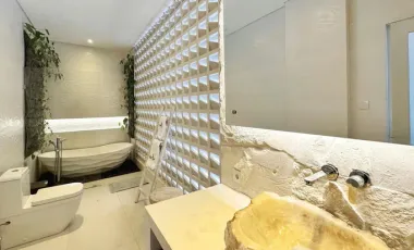 5 Bedroom Villa for sale in Canggu, Bali