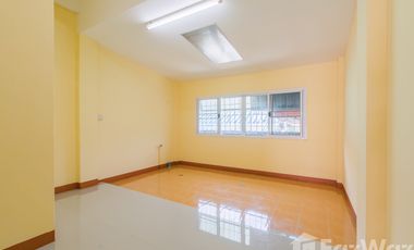 2 Bedroom Townhouse for sale in Mae Chua, Phrae