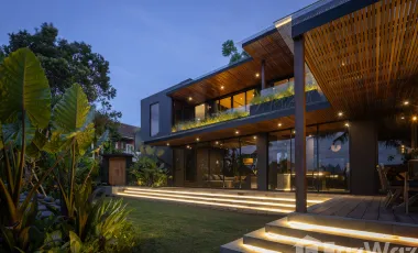 5 Bedroom Villa for sale in Canggu, Bali