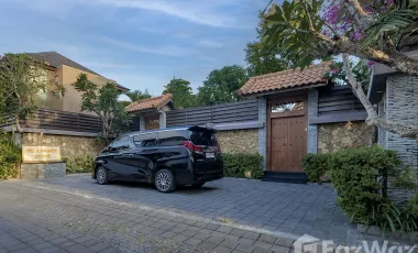 6 Bedroom Villa for sale in Seminyak, Bali