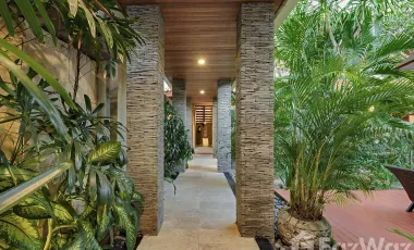 6 Bedroom Villa for sale in Seminyak, Bali