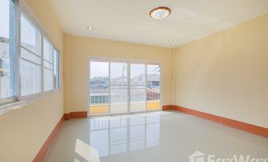 2 Bedroom Townhouse for sale in Nai Wiang, Phrae