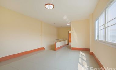 2 Bedroom Townhouse for sale in Nai Wiang, Phrae