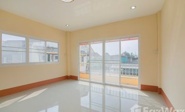 2 Bedroom Townhouse for sale in Nai Wiang, Phrae