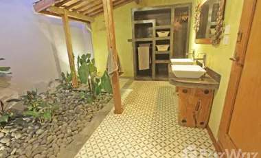 8 Bedroom Hotel for sale in Kerobokan, Bali