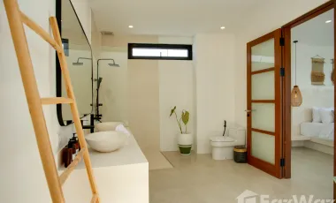 5 Bedroom Villa for sale in Kerobokan, Bali