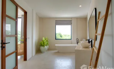 5 Bedroom Villa for sale in Kerobokan, Bali
