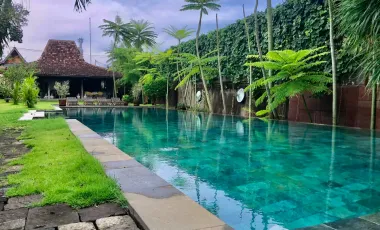 6 Bedroom Villa for sale in Kerobokan, Bali