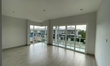 5 Bedroom House for sale at Villa Nara
