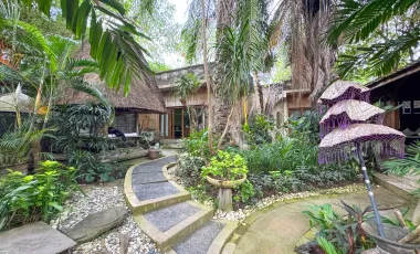 6 Bedroom Villa for sale in Seminyak, Bali