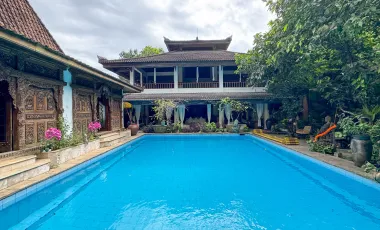 6 Bedroom Villa for sale in Seminyak, Bali