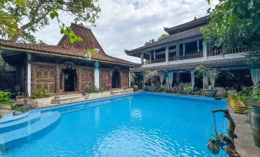 6 Bedroom Villa for sale in Seminyak, Bali