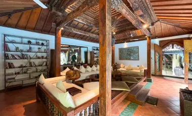 6 Bedroom Villa for sale in Seminyak, Bali