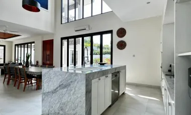6 Bedroom Villa for sale in Kerobokan, Bali