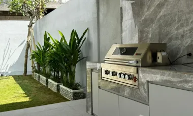 6 Bedroom Villa for sale in Kerobokan, Bali