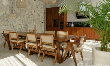 5 Bedroom Villa for sale in Berawa, Bali