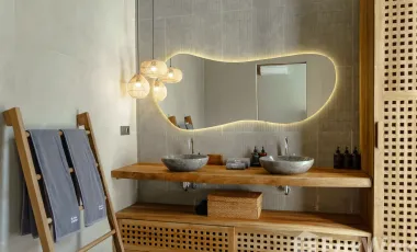 5 Bedroom Villa for sale in Berawa, Bali
