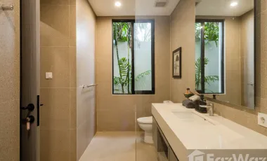 5 Bedroom Villa for sale in Kerobokan, Bali