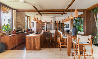 5 Bedroom Villa for sale in Kerobokan, Bali