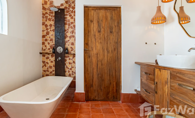 5 Bedroom Villa for sale in Kerobokan, Bali