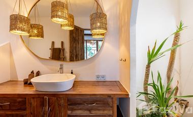 5 Bedroom Villa for sale in Kerobokan, Bali