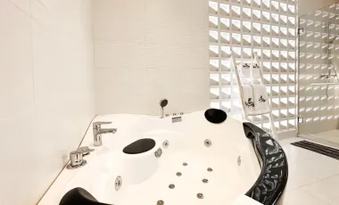 5 Bedroom Villa for sale in Mengwi, Bali