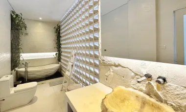 5 Bedroom Villa for sale in Mengwi, Bali