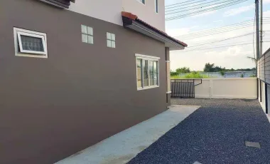 3 Bedroom House for sale at Piyarom 2