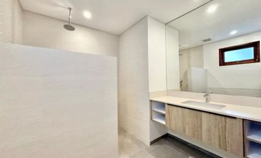 2 Bedroom Villa for sale in Kerobokan, Bali