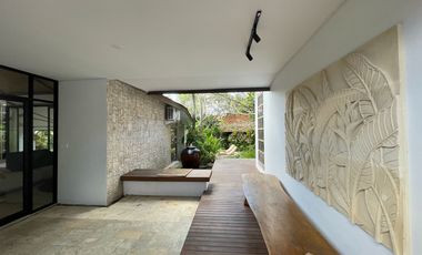 6 Bedroom Villa for sale in Mengwi, Bali