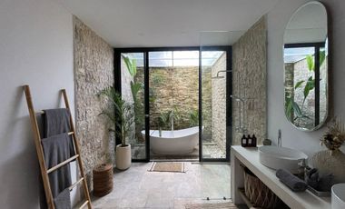 6 Bedroom Villa for sale in Mengwi, Bali