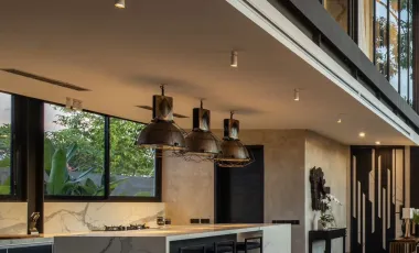 5 Bedroom Villa for sale in Kerobokan, Bali